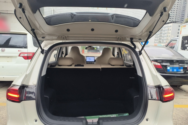 五菱汽车 五菱缤果PLUS 2024款 330km 五座版机舱底盘23