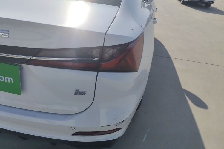 荣威i5 2026款 1.5L CVT豪华版车身外观9