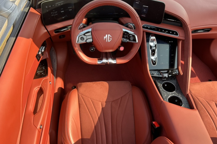 名爵 MG Cyberster 2024款 520km 传奇四驱版中控内饰7009