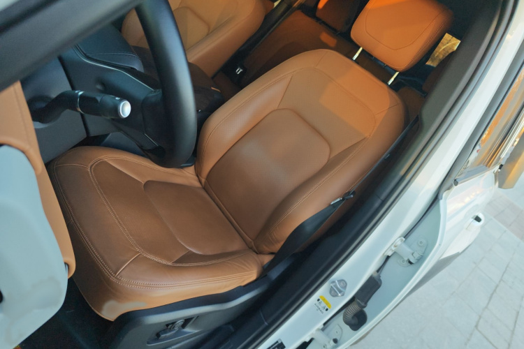 路虎卫士 2023款 改款 110 3.0T P400 暗黑特别版局部细节19