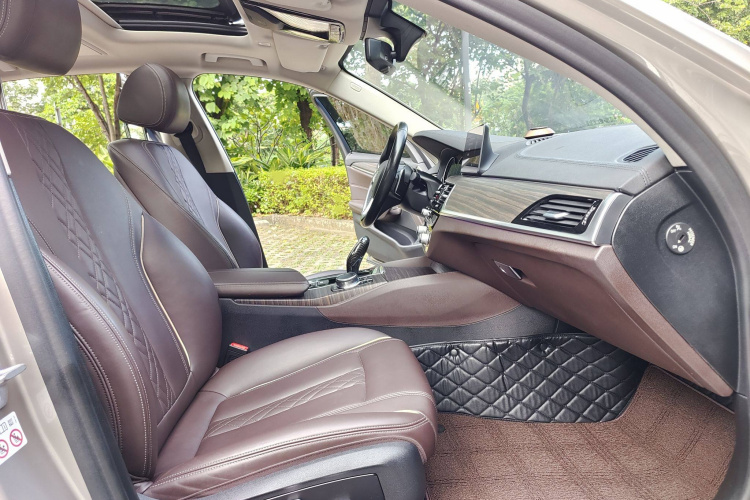 宝马5系 2018款 改款 530Li 领先型 豪华套装中控内饰7004