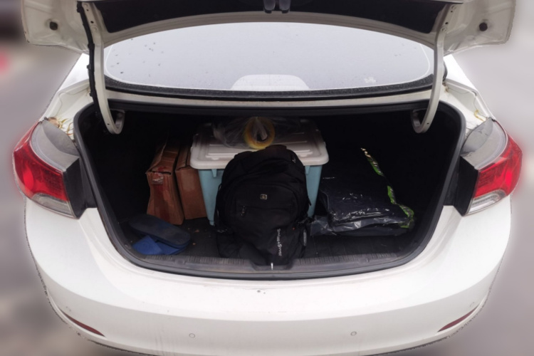 现代 朗动 2013款 1.6L 自动领先型中控内饰23