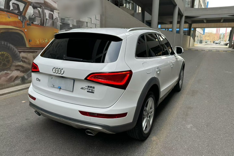 奥迪Q5 2018款 典藏版 40 TFSI 技术型车身外观6004
