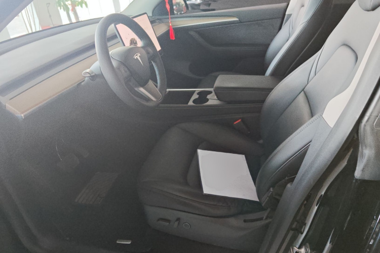 特斯拉 Model Y 2021款 长续航全轮驱动版中控内饰19