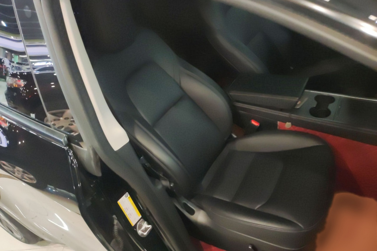 特斯拉 Model Y 2023款 后轮驱动版局部细节41