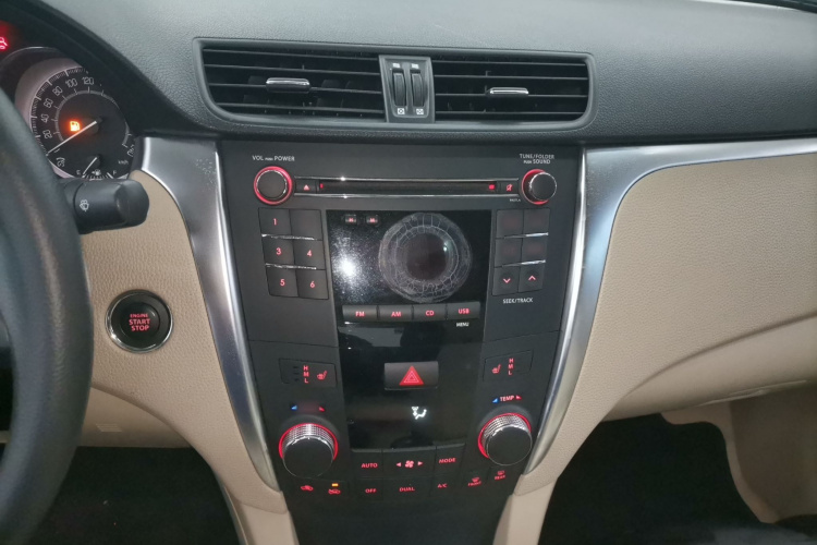 铃木 凯泽西 2011款 2.4L 两驱CVT标准版局部细节16