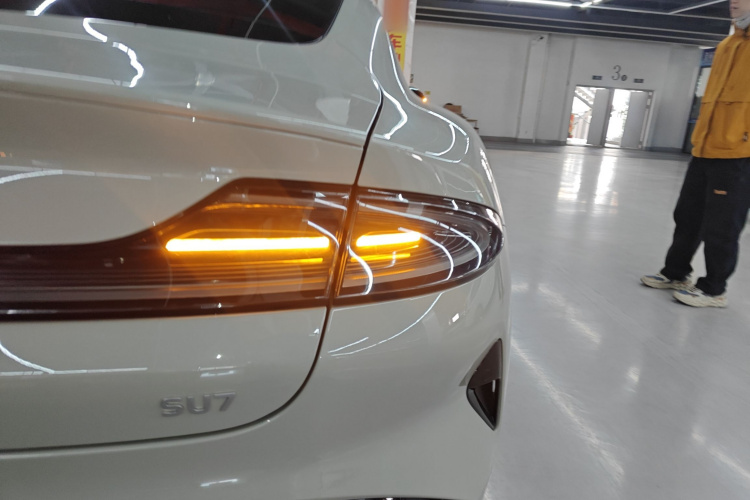 小米汽车 小米SU7 2024款 后驱超长续航高阶智驾Pro版车身外观9