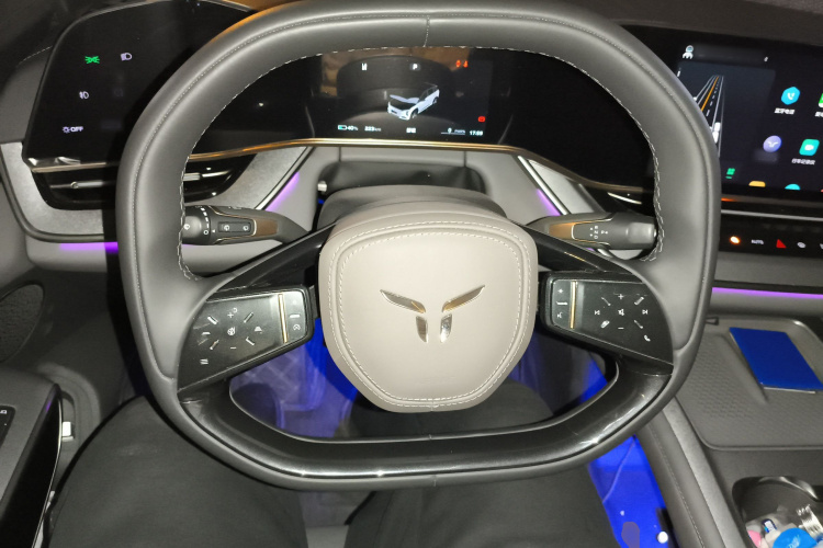 红旗天工08 2025款 565四驱先锋版中控内饰13