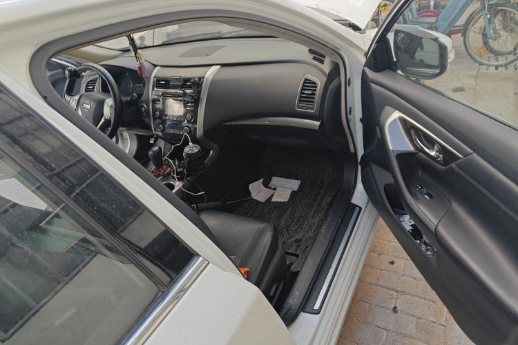 日产 天籁 2014款 2.0L XL Upper科技版局部细节9005