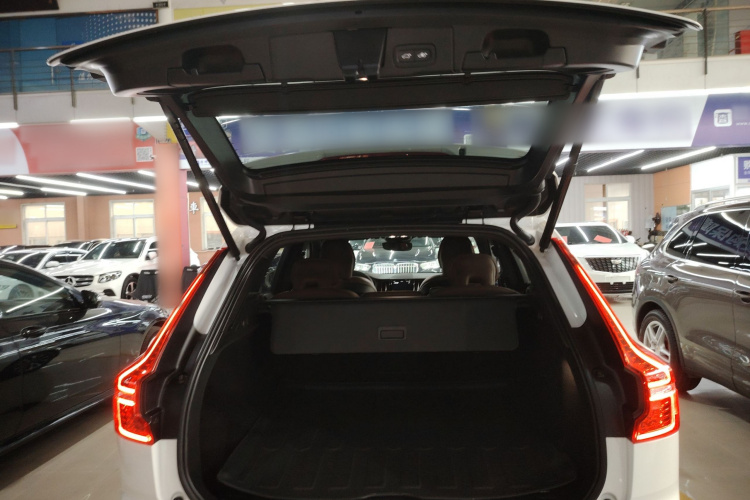 沃尔沃XC60 2023款 B5 四驱智远豪华版机舱底盘23