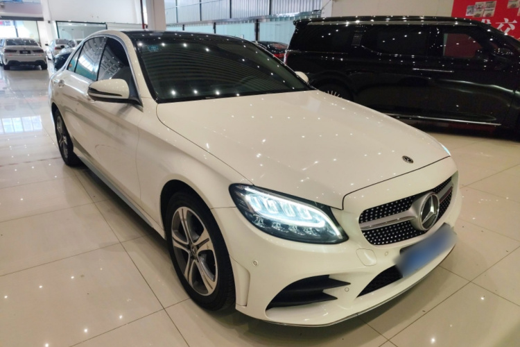 奔驰C级 2021款 C 260 L 运动版车身外观3