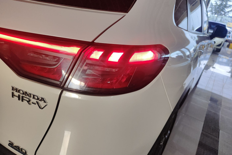 本田HR-V 2023款 240TURBO 劲睿版车身外观9