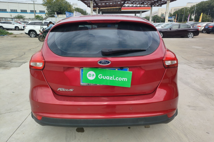 福特 福克斯 2015款 两厢 1.6L 自动风尚型车身外观6