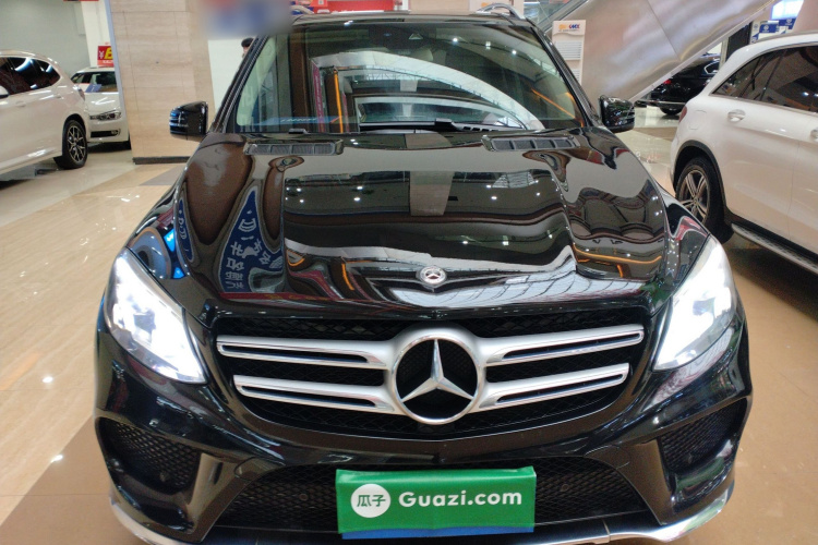 奔驰GLE 2018款 GLE 320 4MATIC 动感型臻藏版车身外观2