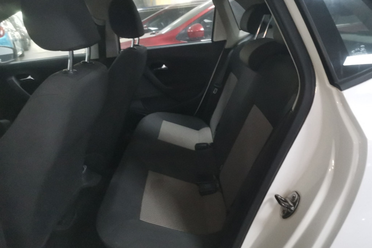 大众 Polo 2016款 1.4L 自动风尚型中控内饰7004