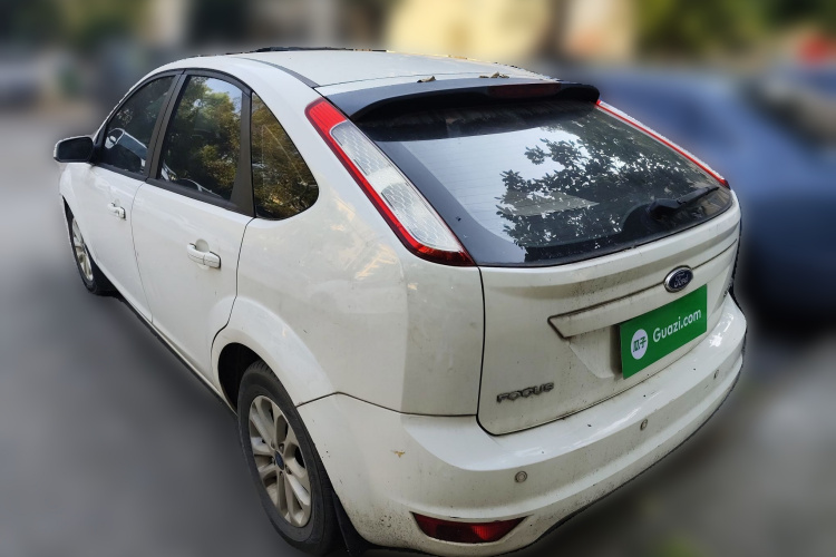 福特 福克斯 2013款 两厢经典 1.8L 自动基本型车身外观5