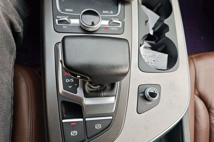 奥迪Q7 2016款 40 TFSI 舒适型局部细节18