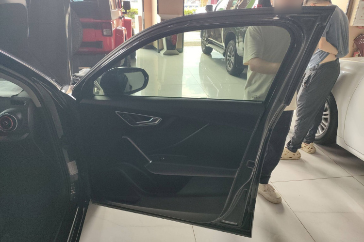 奥迪Q2L 2018款 35 TFSI 上市专享版 国VI中控内饰7005
