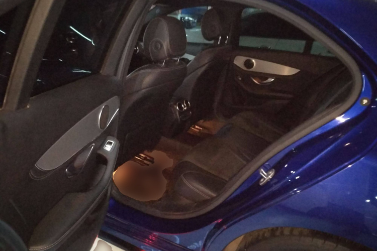 奔驰C级 2019款 C 260 运动版中控内饰21