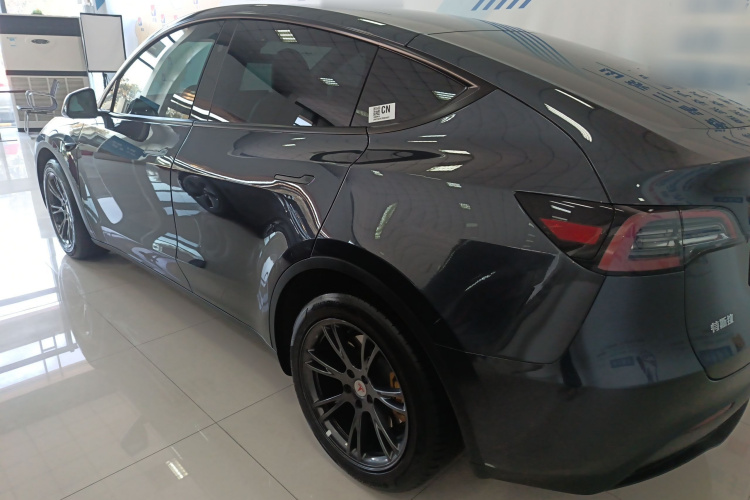 特斯拉 Model Y 2024款 长续航全轮驱动版车身外观4