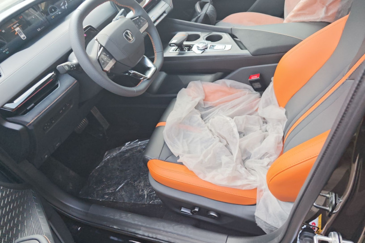 长安UNI-V 2025款 1.5T 500Bar尊贵运动型中控内饰19