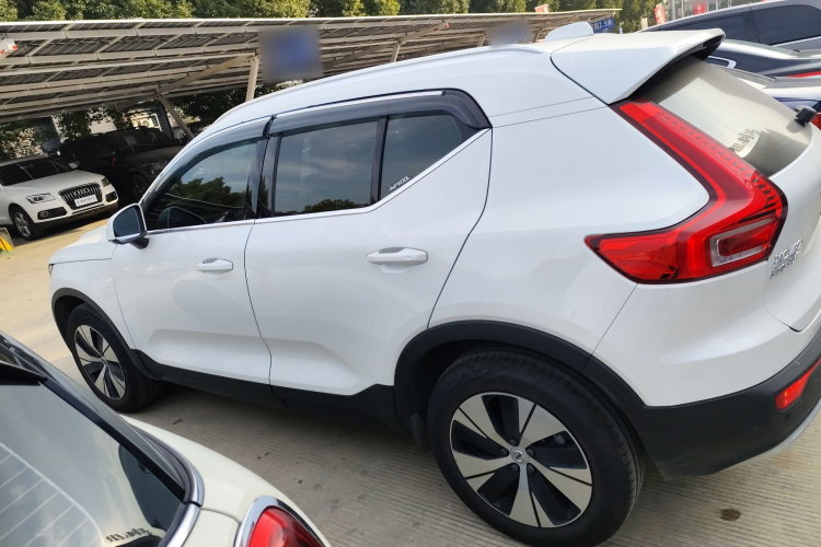 沃尔沃XC40 2024款 B3 智远豪华版车身外观4