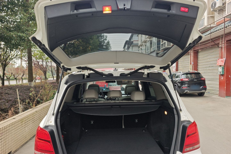 奔驰GLK级 2013款 GLK 300 4MATIC 动感天窗型机舱底盘23