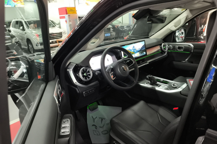 坦克400 2025款 2.0T 汽油版中控内饰7003