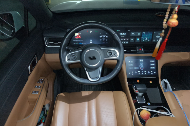 理想汽车 理想ONE 2020款 增程6座版中控内饰13