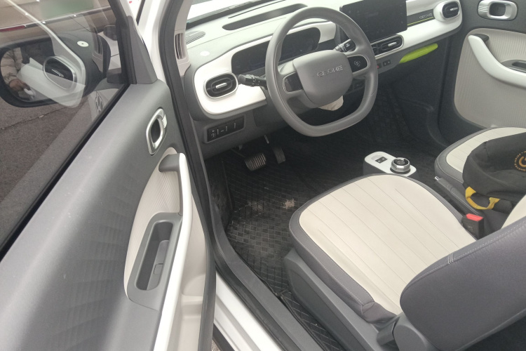 吉利银河 2025款 210km 熊猫卡丁中控内饰20