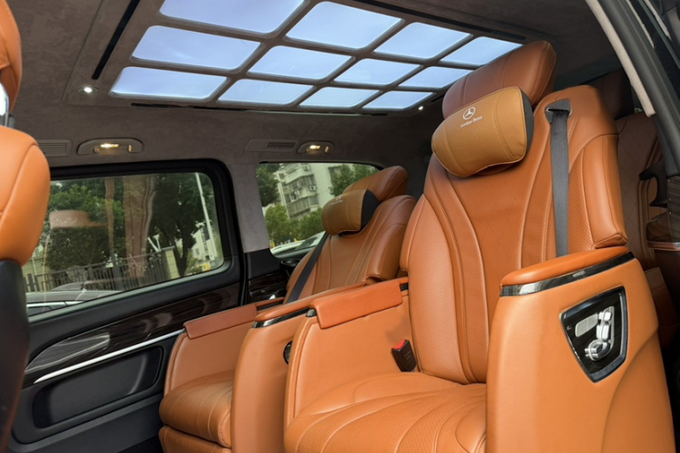 奔驰V级 2018款 V 260 领航版 国VI中控内饰7013