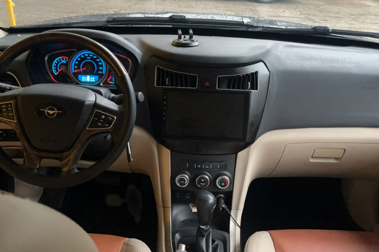 海马S7 2015款 改款 2.0L 自动纵驰型中控内饰12