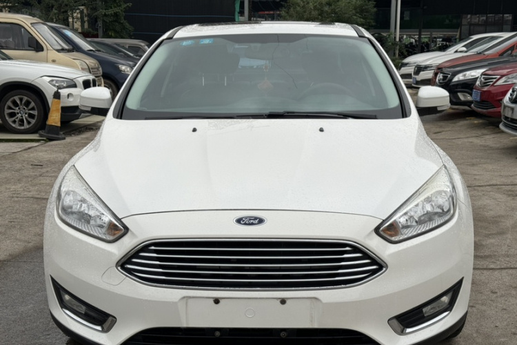 福特 福克斯 2015款 三厢 1.6L 手动风尚型车身外观6003