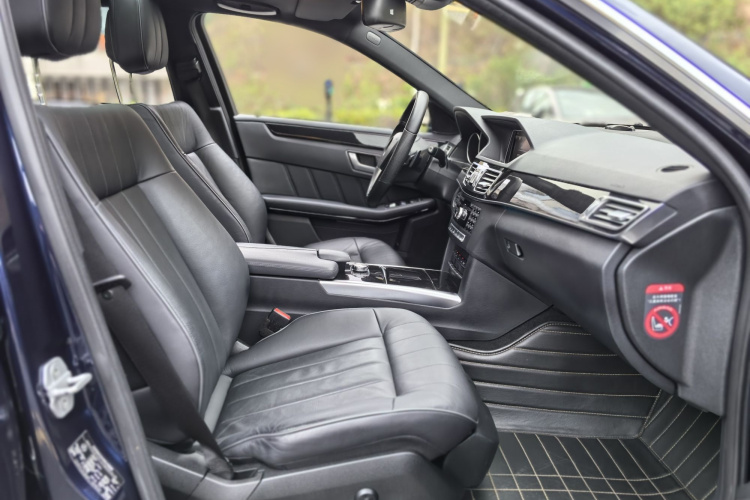 奔驰E级 2015款 E 260 L 运动豪华型中控内饰7009