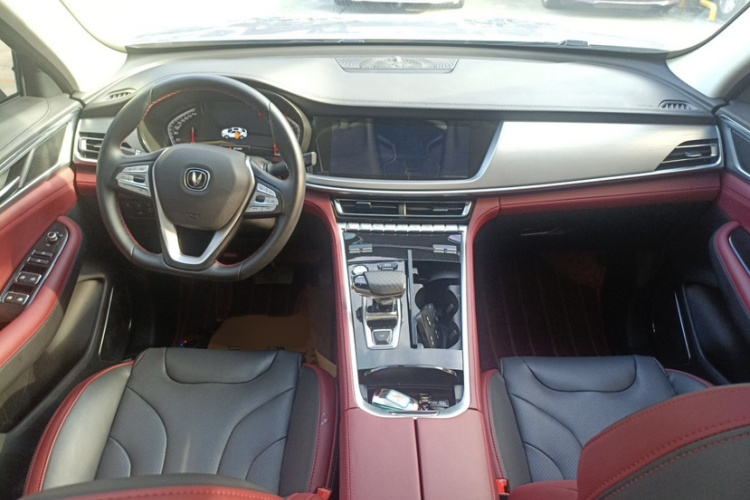 长安CS85 COUPE 2023款 1.5T DCT尊贵型中控内饰7001