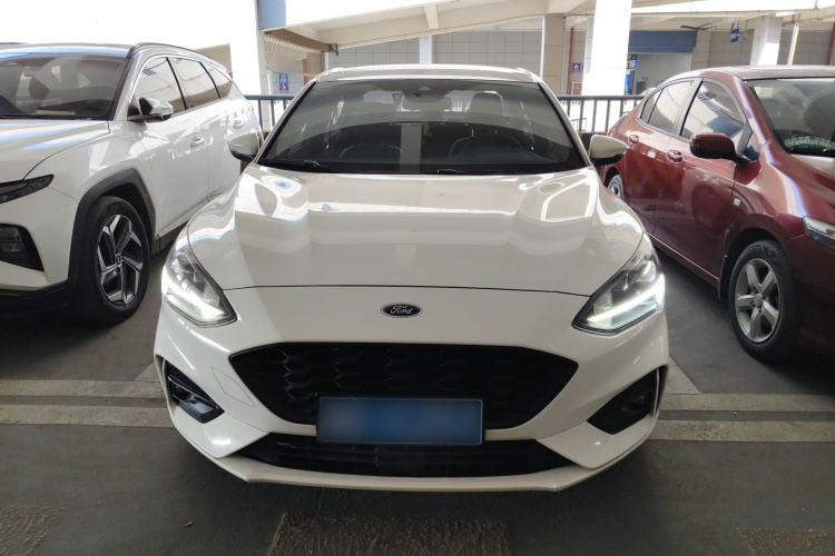 福特 福克斯 2019款 三厢 EcoBoost 180 自动ST Line车身外观2