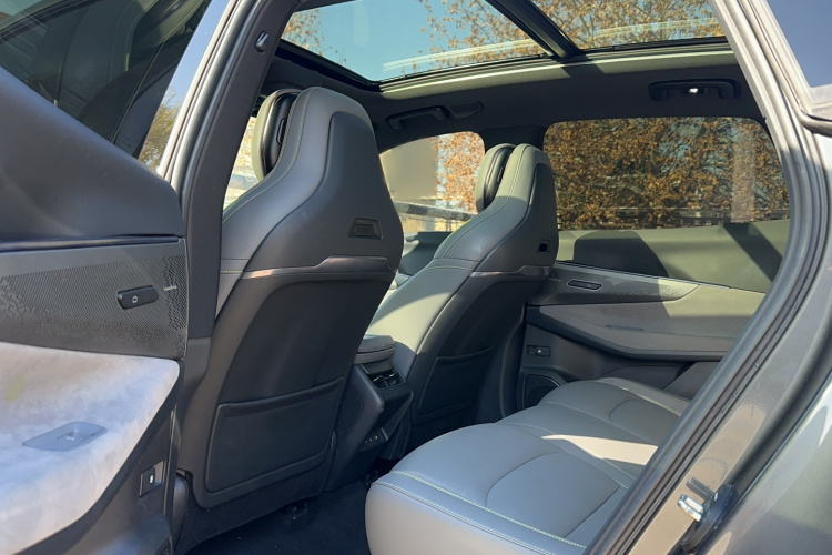 领克08 EM-P 2025款 120km 长续航Pro中控内饰7005