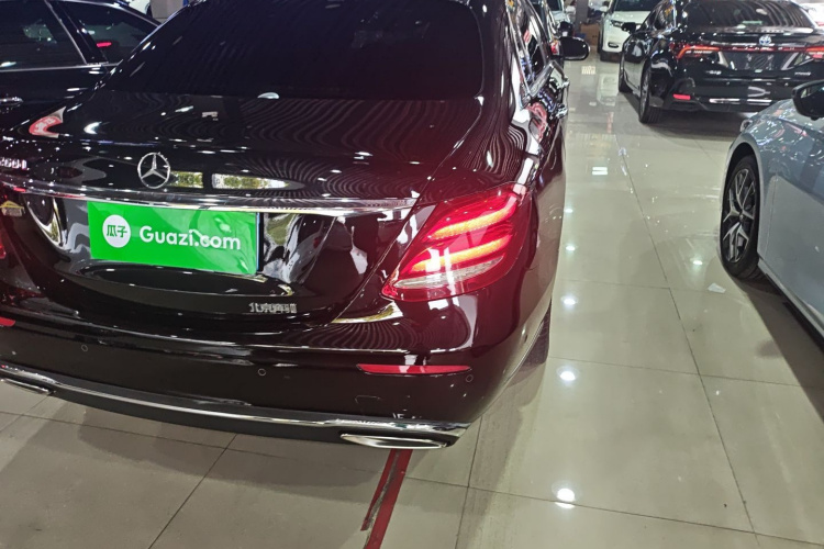 奔驰E级 2020款 改款 E 260 L车身外观9