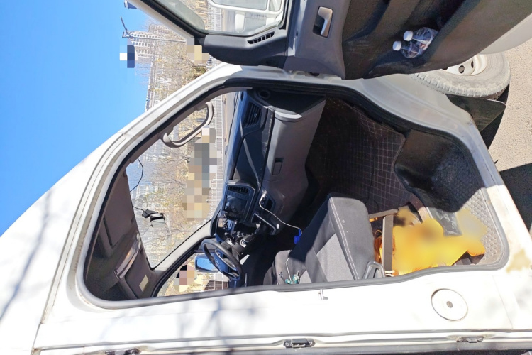 上汽大通MAXUS 新途V80 2021款 2.0T PLUS 手动全能王中轴中顶6/7/8/9座局部细节9005