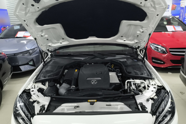 奔驰C级 2018款 C 200 运动版机舱底盘24