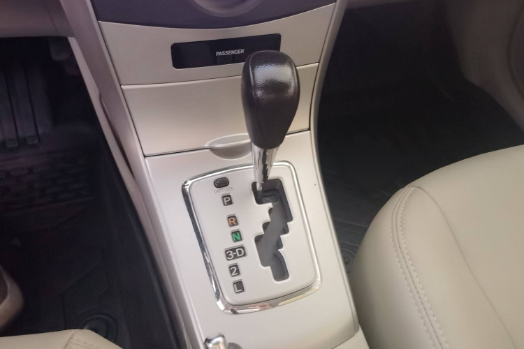 丰田 卡罗拉 2013款 特装版 1.6L 自动炫酷型GL局部细节9003