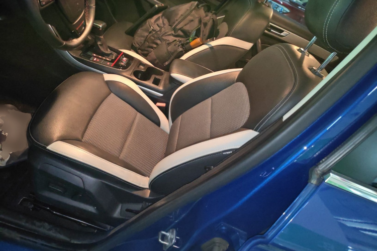 观致5 2018款 1.6T 自动尊贵型中控内饰19