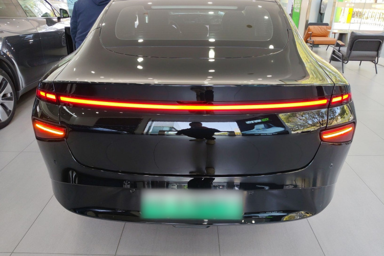 小鹏P7 2022款 625E车身外观6