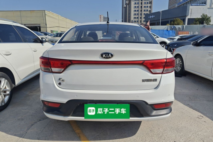 起亚K2 2017款 三厢 1.4L MT GLS车身外观6