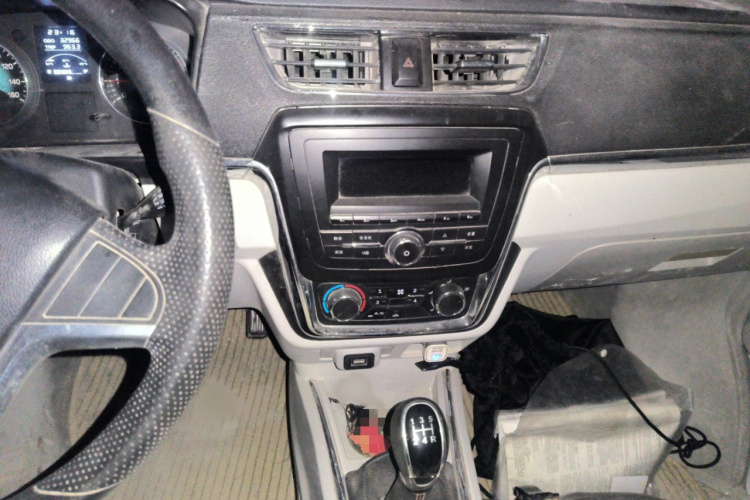 金杯 新海狮X30L CNG 2018款 1.5L财富版天然气车客车SWFC15局部细节16