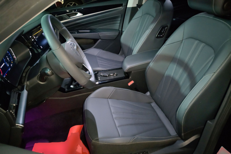 大众 帕萨特 2025款 出众款 330TSI 星空精英版局部细节19