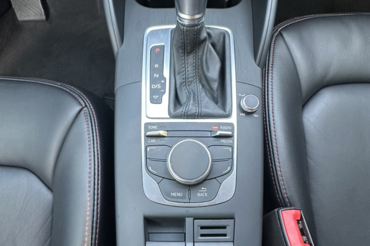 奥迪A3 2014款 Sportback 35 TFSI 自动进取型中控内饰7005