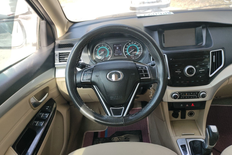 长城C30 2015款 1.5L AMT舒适型中控内饰13