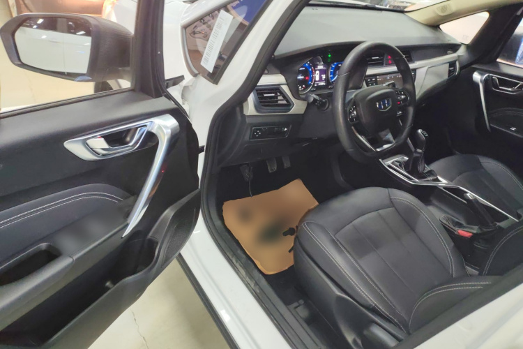 吉利汽车 远景X3 2020款 1.5L 手动精英型中控内饰7003