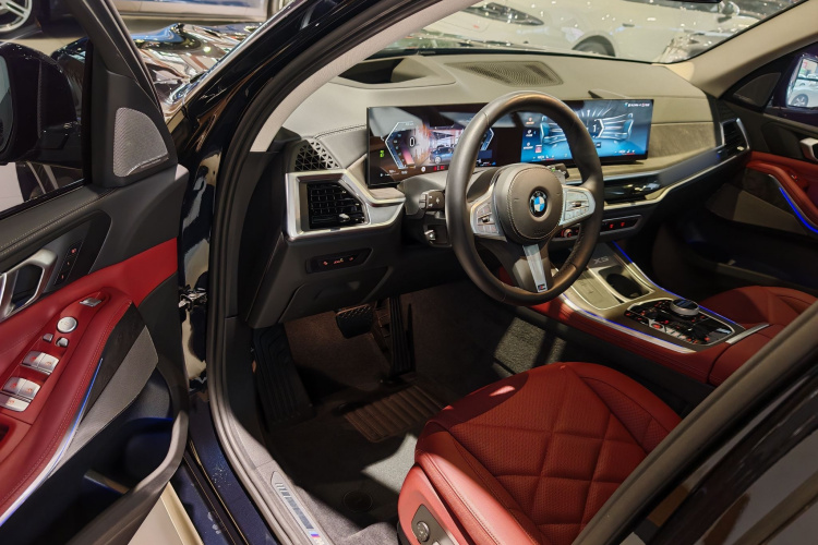 宝马X5 2023款 xDrive 30Li 尊享型M运动曜夜套装中控内饰7002